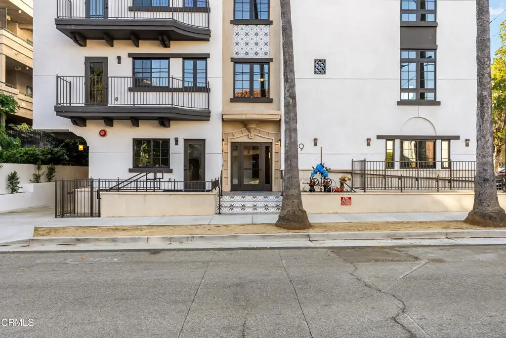 Condominium for sale at 139 S Oak Knoll Avenue 102, Pasadena, CA featuring 1 bed and 1 bath