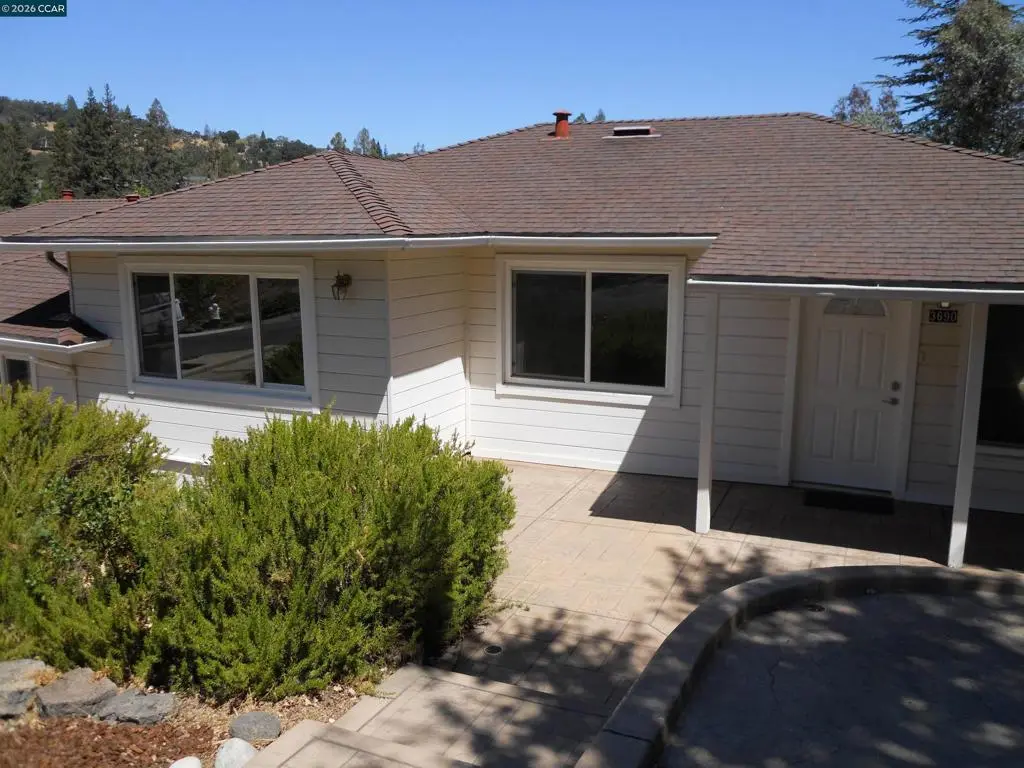 Townhouse for sale at 3690 Sundale, Lafayette, CA featuring 6 beds and 4 baths
