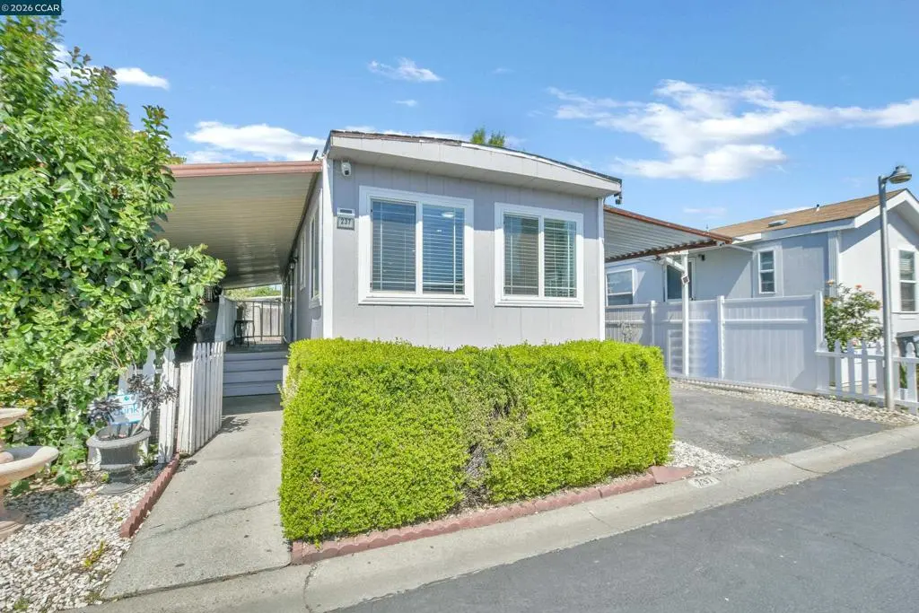 Manufactured In Park for sale at 237 Orangevale, Pittsburg, CA featuring 2 beds and 1 bath