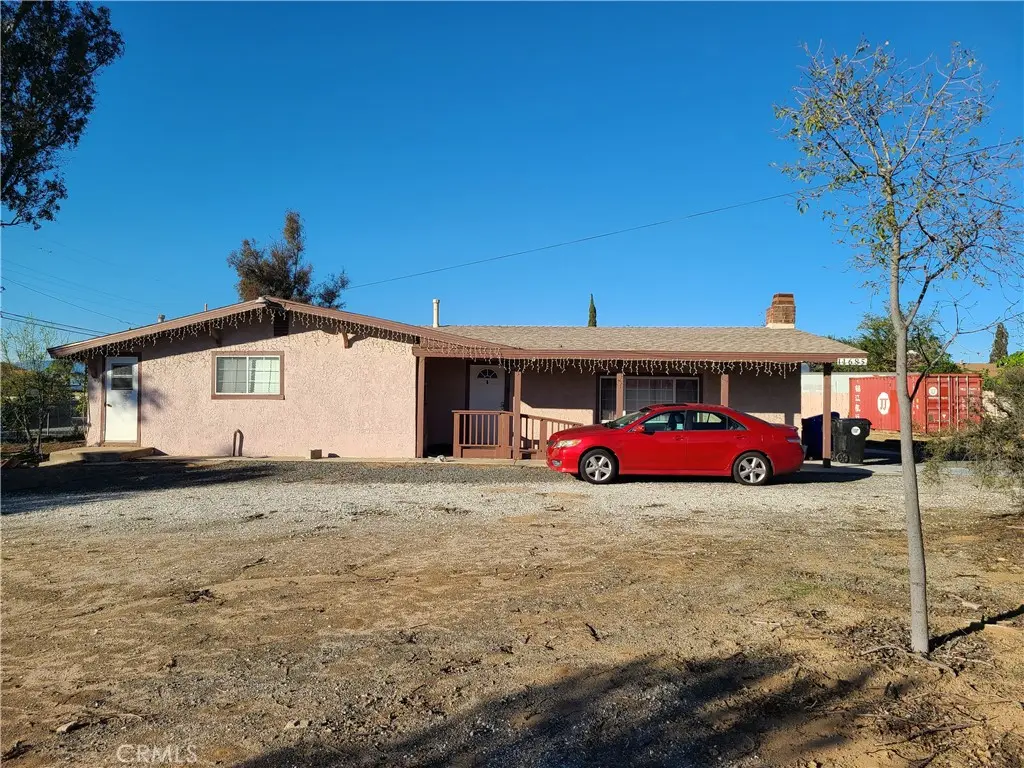 Residential Lease for rent at 11685 Holmes, Jurupa Valley, Riverside County, CA featuring 5 beds and 3 baths