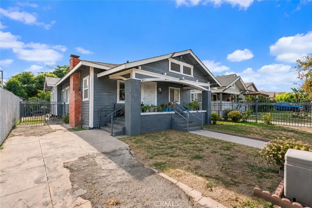 Single Family Residence for sale at 3935 S Harvard Boulevard, Los Angeles, CA featuring 3 beds and 1 bath