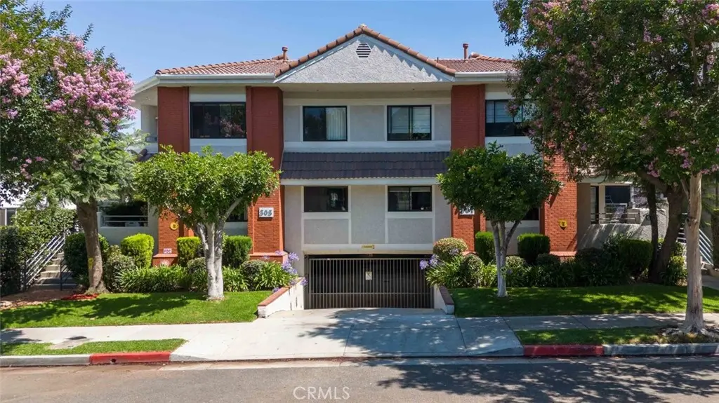 Townhouse for sale at 301 W Loraine Street 5, Glendale, CA featuring 3 beds and 3 baths