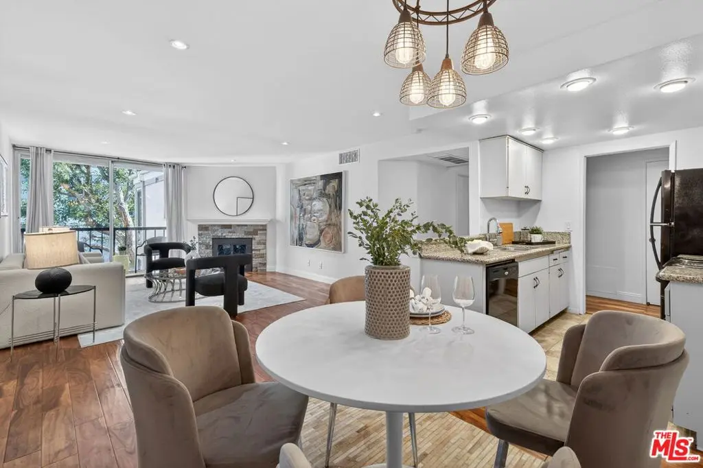 Condominium for sale at 8530 Holloway Drive 303, West Hollywood, CA featuring 1 bed and 1 bath