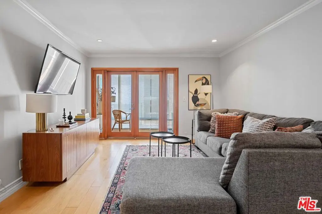 Condominium for sale at 705 Westmount Drive 209, West Hollywood, CA featuring 1 bed and 1 bath