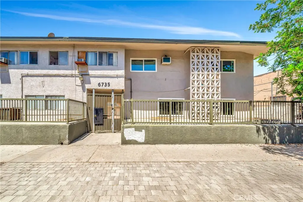 6735 Elmer 4, North Hollywood, CA — listing photo 1