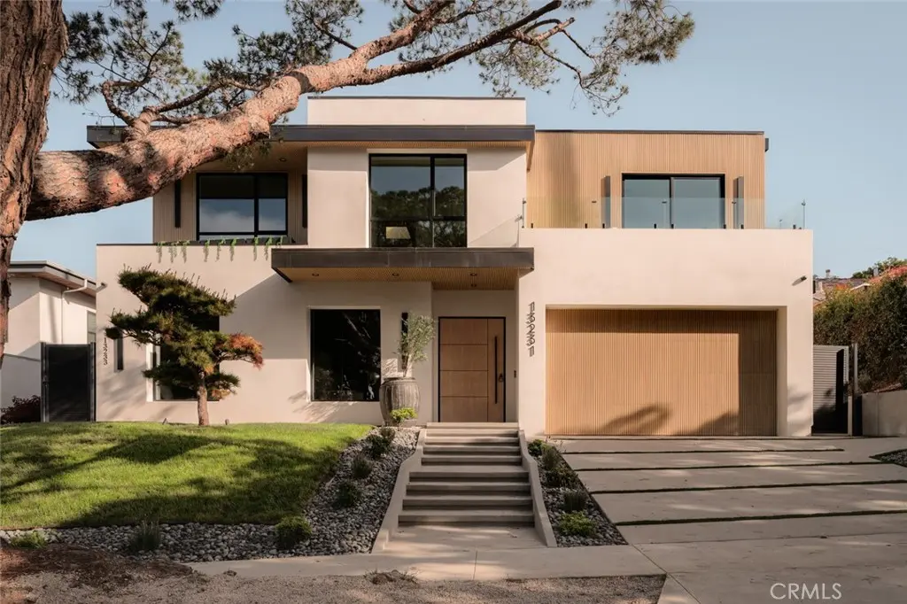 Single Family Residence for sale at 13231 Warren, Los Angeles, CA featuring 6 beds and 6 baths