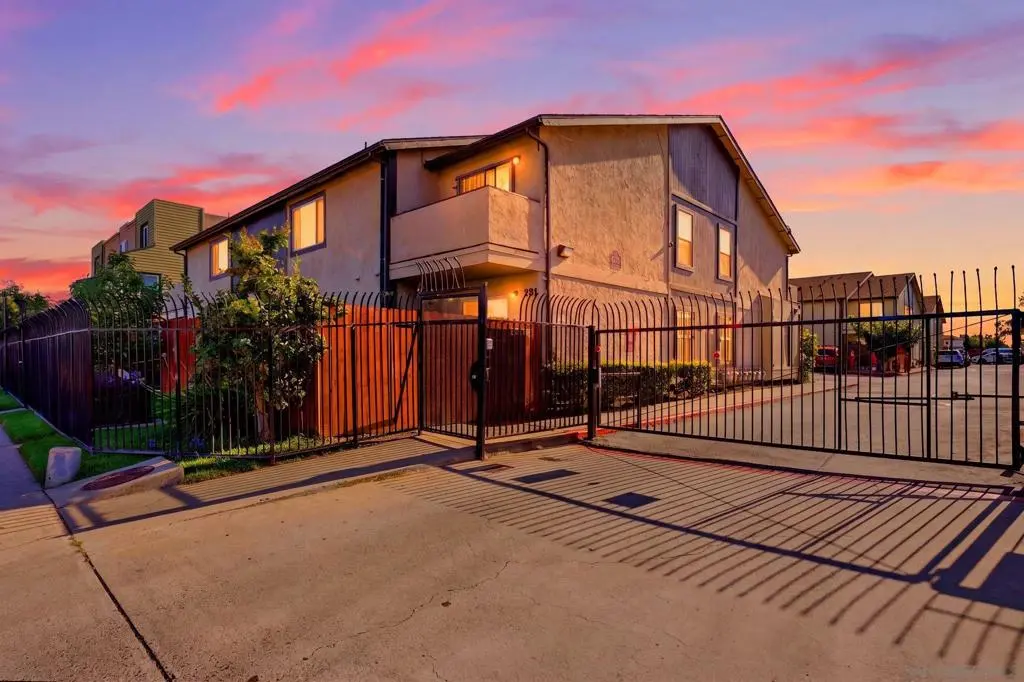 293 Sycamore 15, San Ysidro, CA — listing photo 1