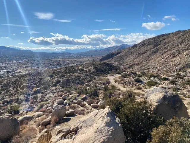 5952913 Palm, Yucca Valley, CA — listing photo 1