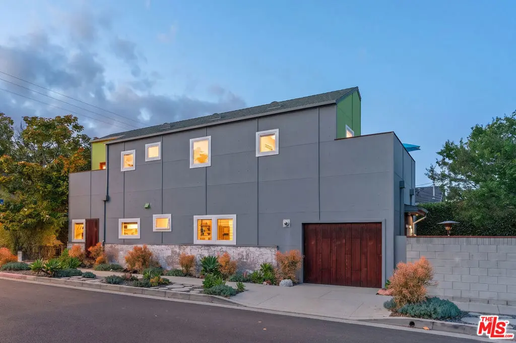 Single Family Residence for sale at 11376 Matteson Avenue, Los Angeles, CA featuring 3 beds and 3 baths