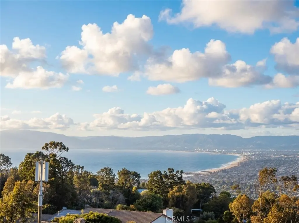 Single Family Residence for sale at 11 Avenida De Magnolia, Rancho Palos Verdes, CA featuring 5 beds and 4 baths