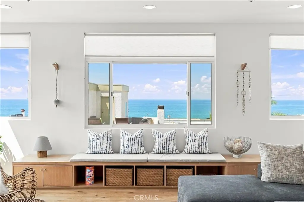 Residential Lease for rent at 217 8th Place, Manhattan Beach, Los Angeles County, CA featuring 3 beds and 4 baths