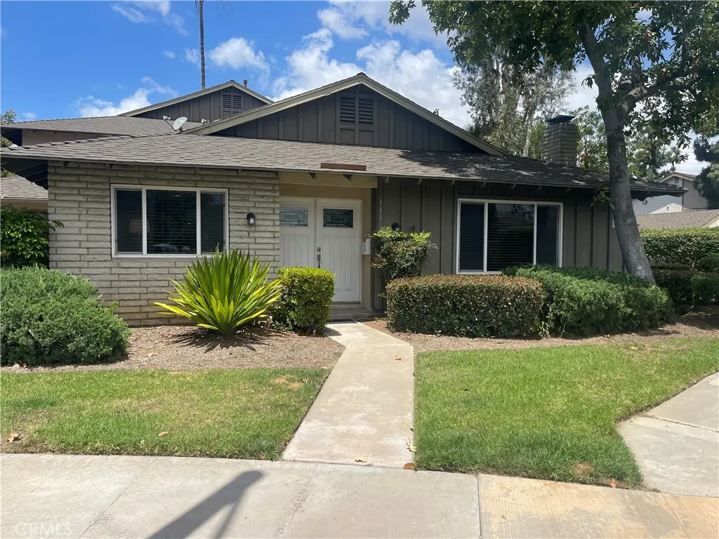 Condominium for sale at 111 E Palmdale #1, Orange, CA featuring 3 beds and 2 baths