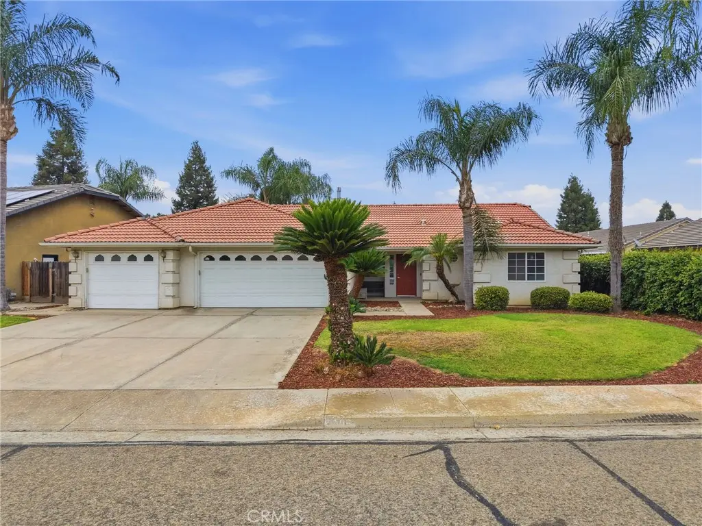 Single Family Residence for sale at 4106 E Westcott, Visalia, CA featuring 3 beds and 2 baths