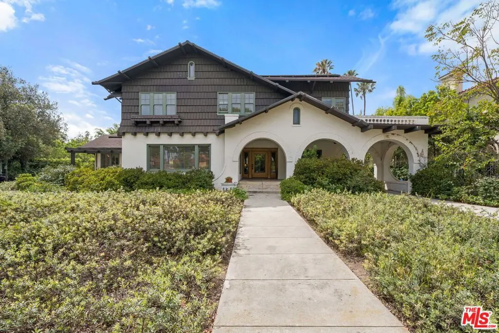 Residential Lease for rent at 801 N Rodeo Drive, Beverly Hills, Los Angeles County, CA featuring 4 beds and 4 baths
