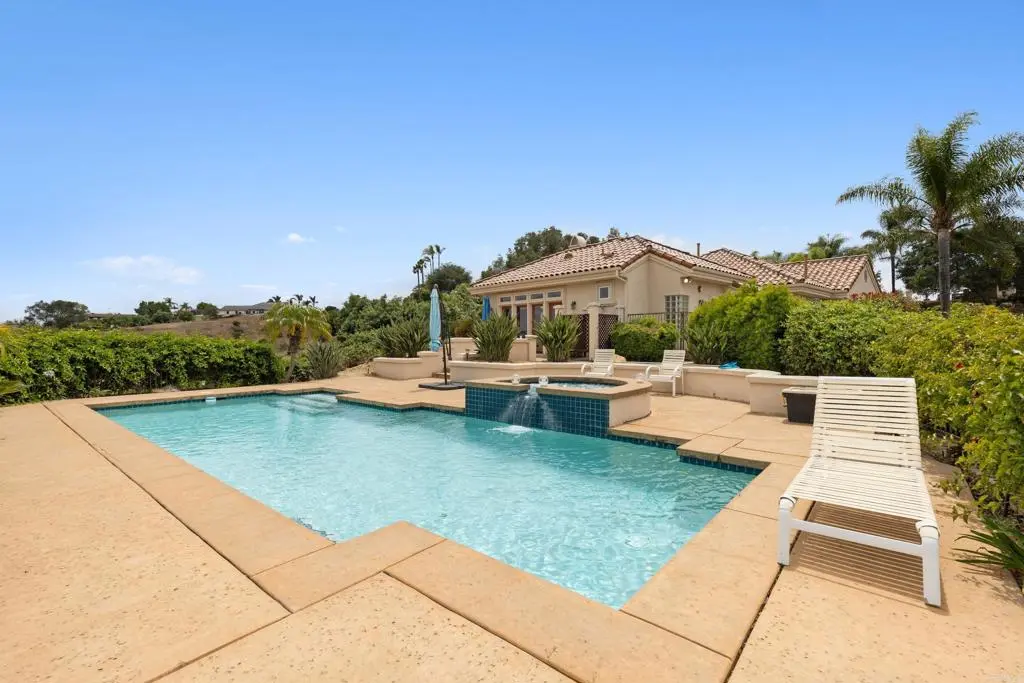 2281 Corner Creek Lane, Fallbrook, CA — listing photo 1