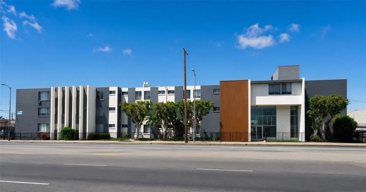 835 W Rosecrans Avenue, Gardena, CA — listing photo 1