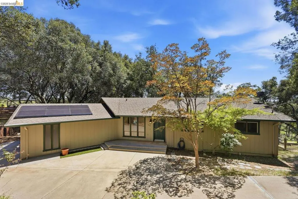 Single Family Residence for sale at 5171 Westridge CIR, Auburn, CA featuring 3 beds and 2 baths