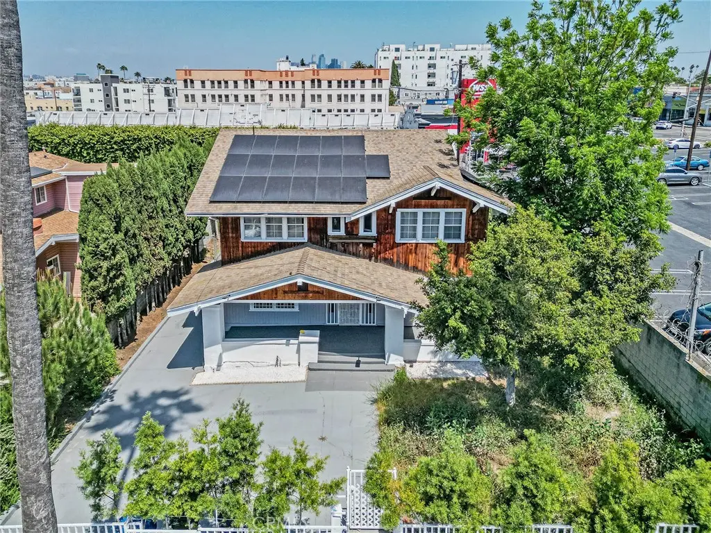 Single Family Residence for sale at 1254 S Manhattan, Los Angeles, CA featuring 6 beds and 4 baths
