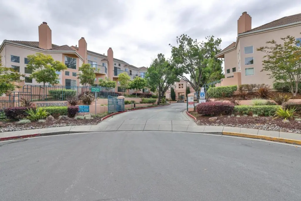 Townhouse for sale at 970 Asilomar Terrace 3, Sunnyvale, CA featuring 2 beds and 3 baths