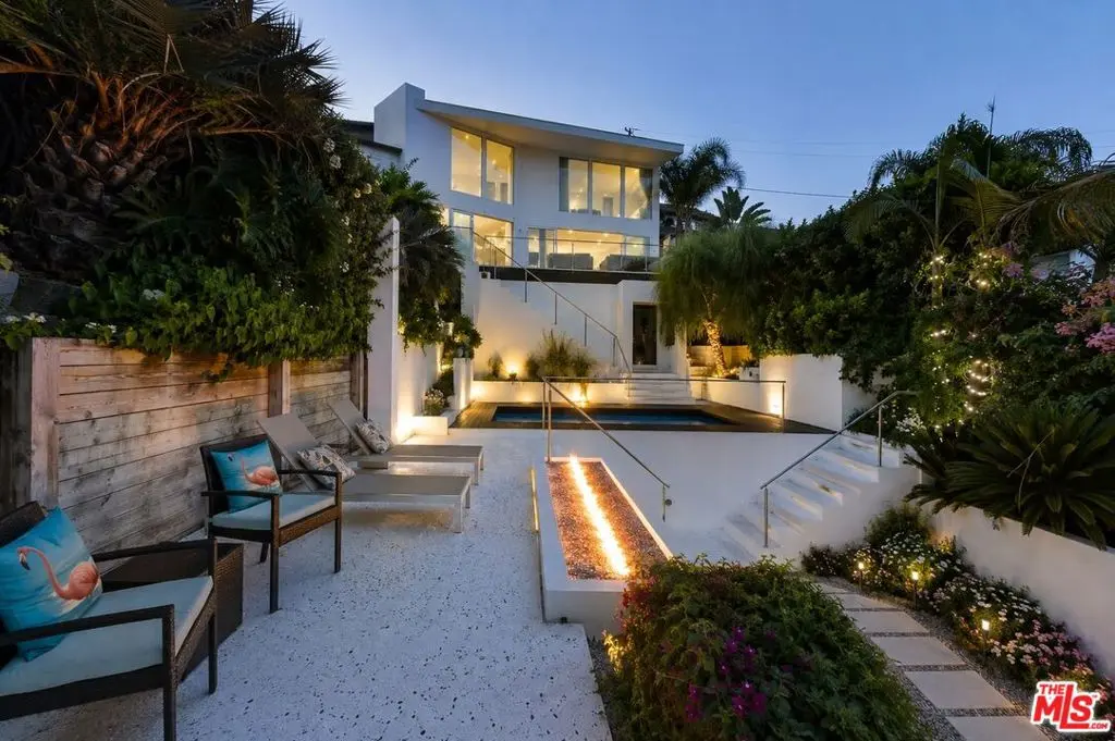 Single Family Residence for rent at 8380 HOLLYWOOD, Los Angeles, CA featuring 3 beds and 3 baths
