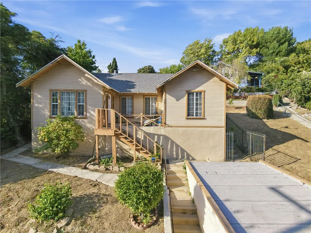Single Family Residence for sale at 1715 Winmar, Los Angeles, CA featuring 3 beds and 1 bath