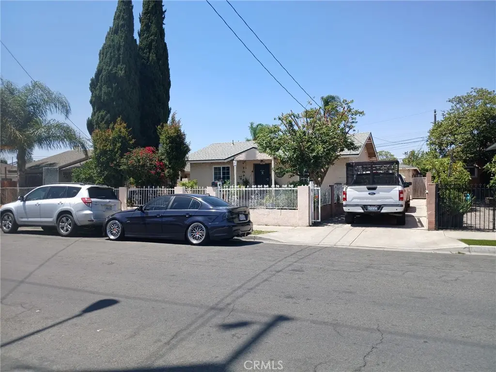 Single Family Residence for sale at 1825 W 2nd Street, Santa Ana, CA featuring 2 beds and 1 bath
