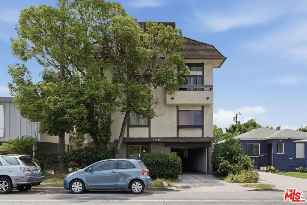 Condominium for sale at 12438 Short Avenue 3, Los Angeles, CA featuring 3 beds and 4 baths
