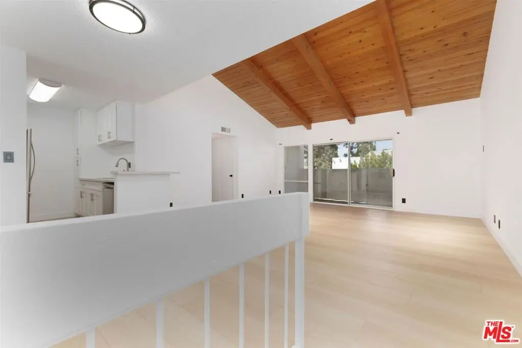 20134 Leadwell Street 334, Winnetka, CA — listing photo 1
