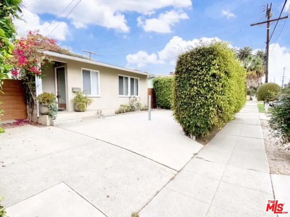 Single Family Residence for rent at 11673 Mississippi Avenue, Los Angeles, CA featuring 2 beds and 3 baths