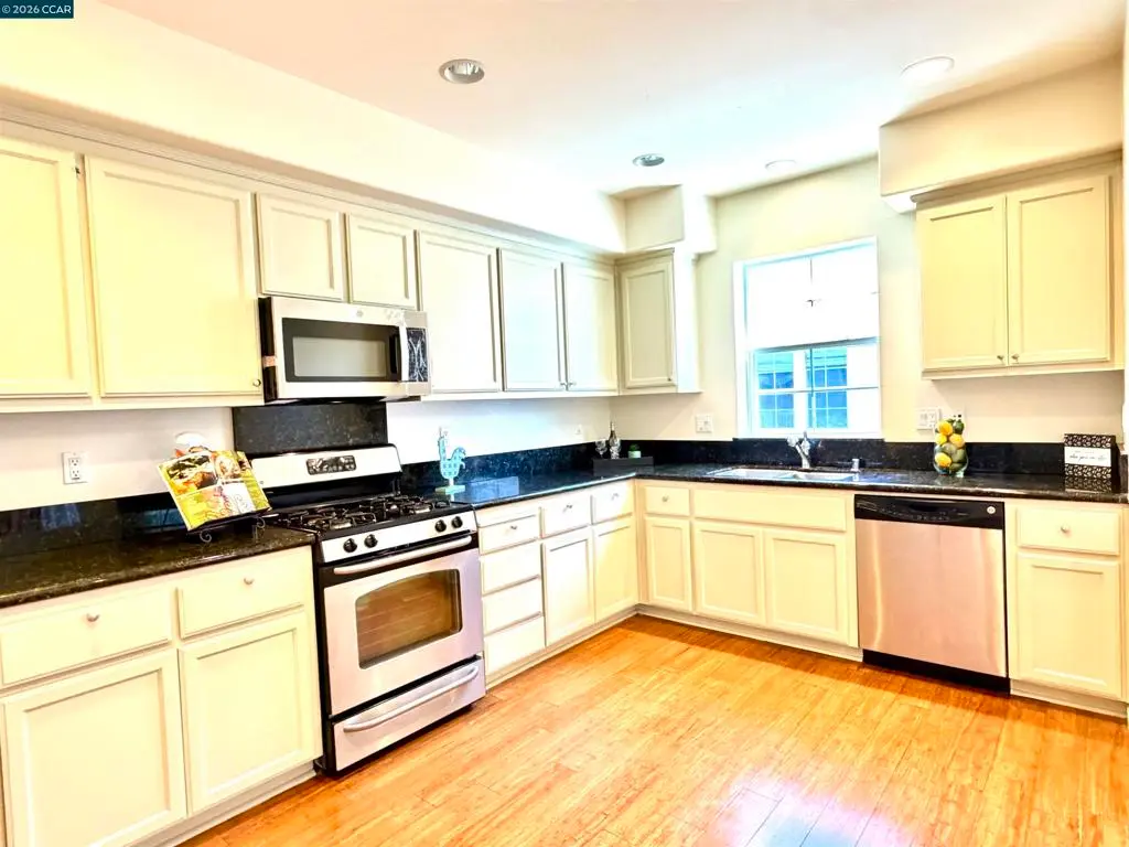 Condominium for sale at 1810 Northshore Dr, Richmond, CA featuring 3 beds and 3 baths