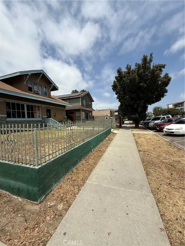 Duplex for sale at 1403 Elm, Long Beach, CA