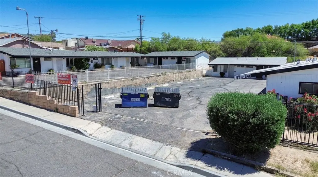 518 W Fredricks, Barstow, CA — listing photo 1