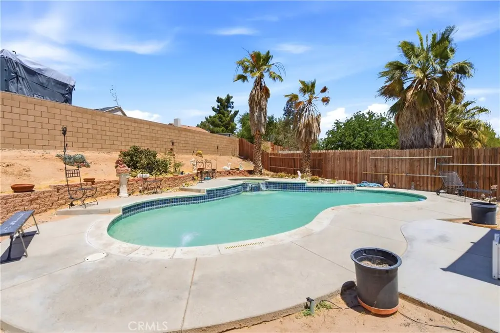 16433 Pauhaska, Apple Valley, CA — listing photo 1
