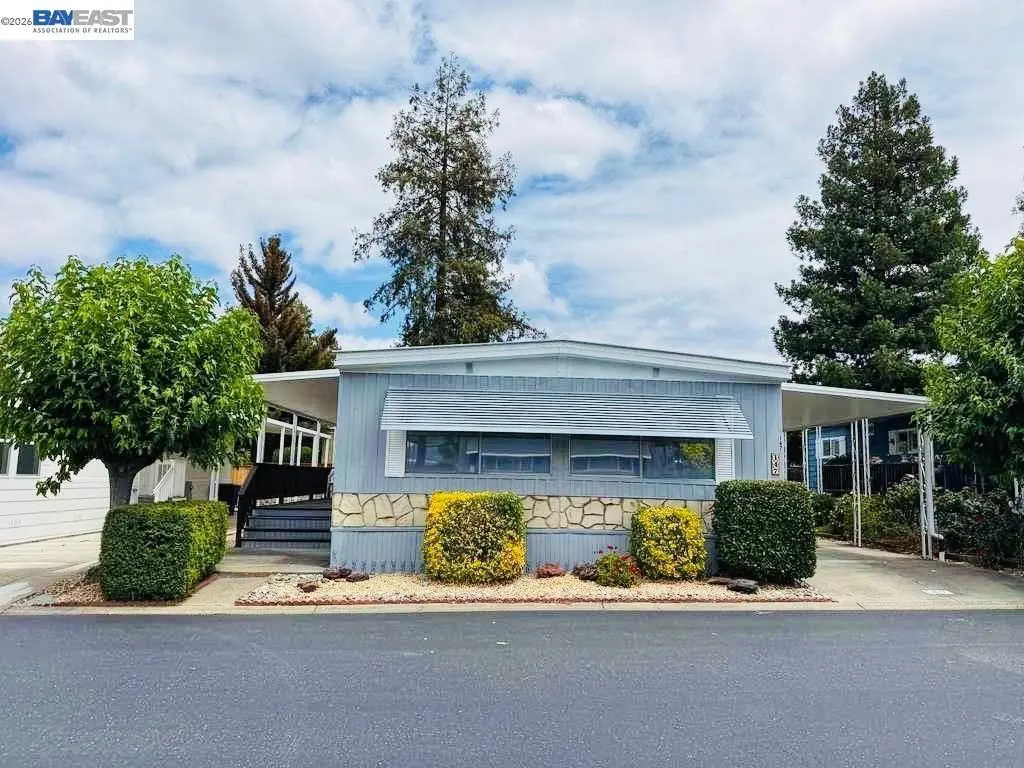 Manufactured In Park for sale at 3231 Vineyard Ave, Pleasanton, CA featuring 2 beds and 2 baths