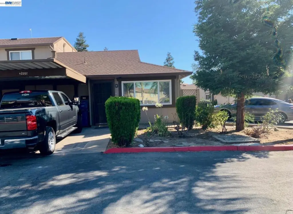 Townhouse for sale at 2606 Princeton Ln, Antioch, CA featuring 2 beds and 1 bath