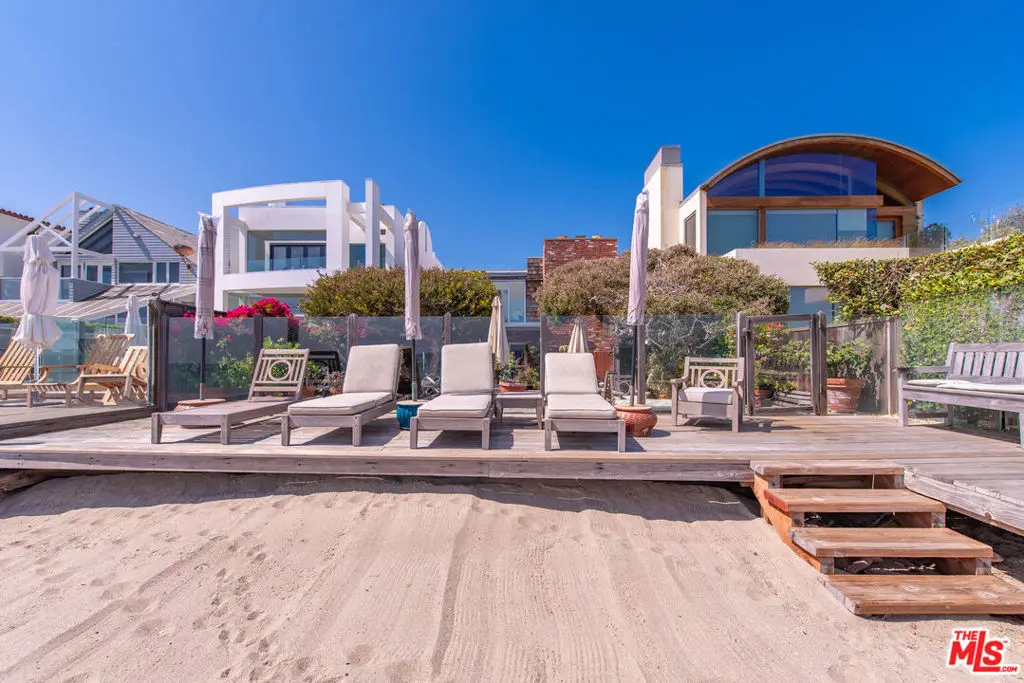 Residential Lease for rent at 23752 Malibu Road, Malibu, Los Angeles County, CA featuring 4 beds and 5 baths