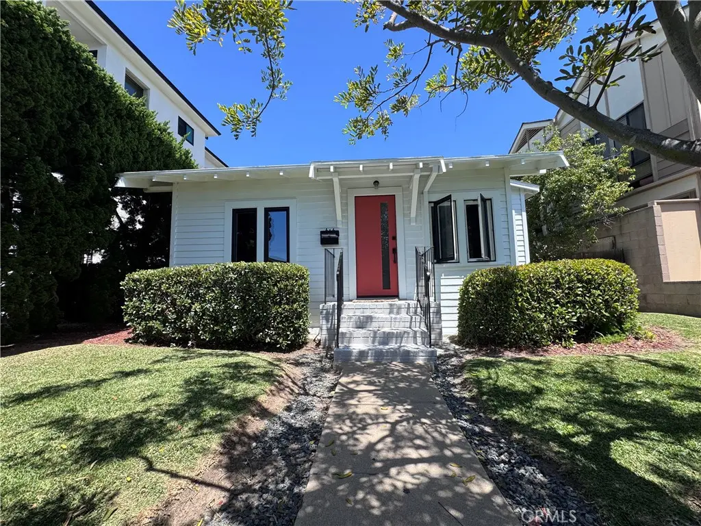 Single Family Residence for rent at 414 Cypress Drive, Laguna Beach, CA featuring 2 beds and 1 bath