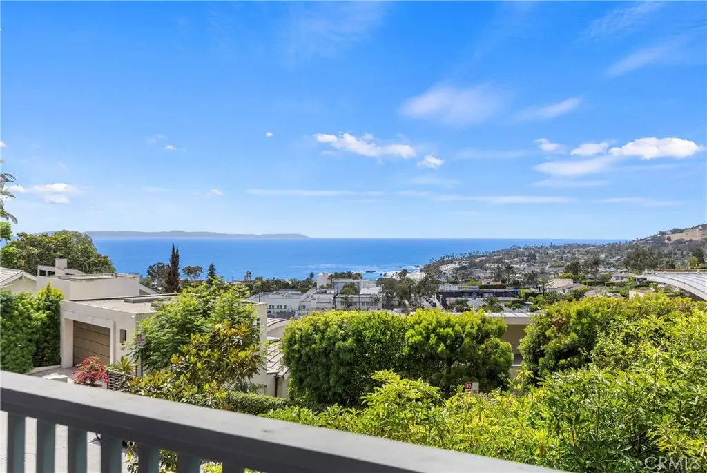 Single Family Residence for rent at 620 Temple Hills Dr, Laguna Beach, CA featuring 3 beds and 2 baths