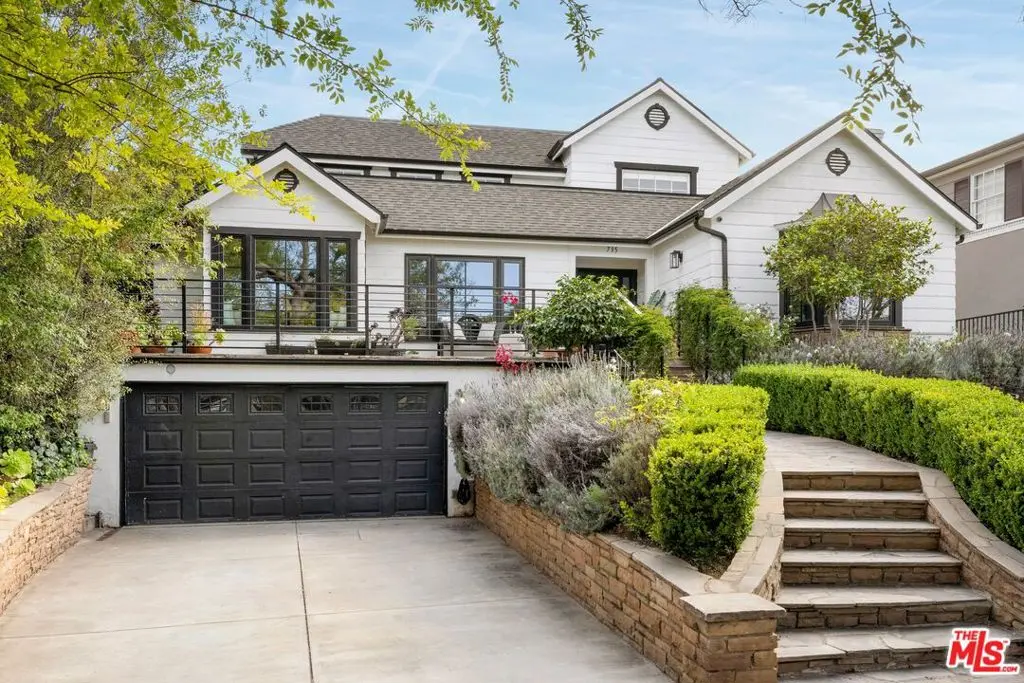 Residential Lease for rent at 735 Thayer Avenue, Los Angeles, Los Angeles County, CA featuring 4 beds and 5 baths