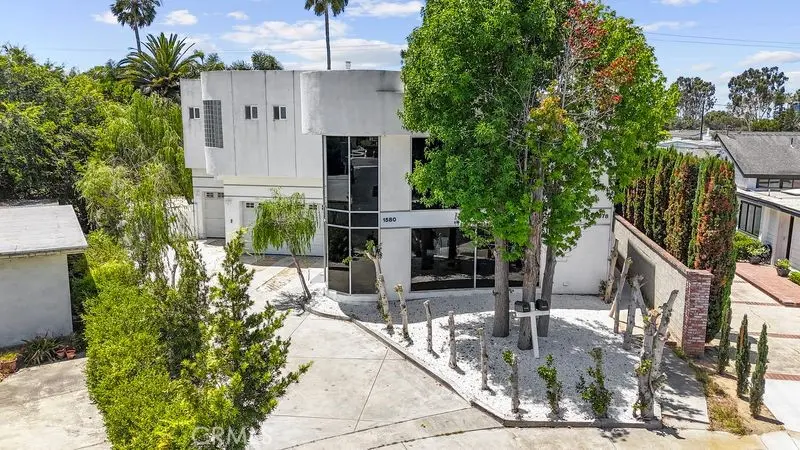 Duplex for rent at 1580 san bernardino, Costa Mesa, CA featuring 4 beds and 5 baths
