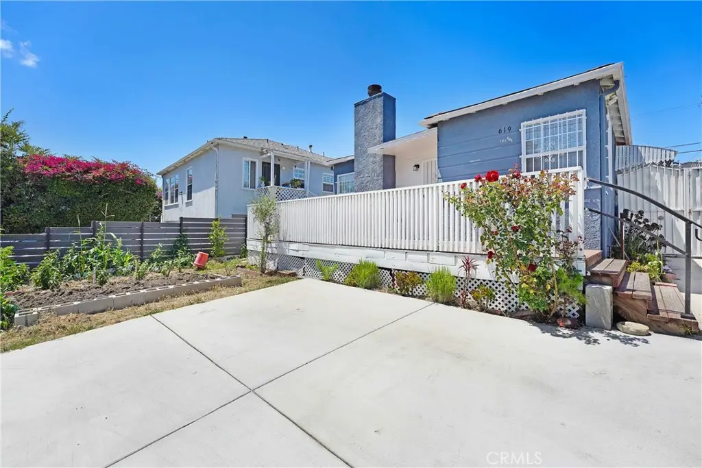 Residential Lease for rent at 619 E Fairview, Inglewood, Los Angeles County, CA featuring 2 beds and 1 bath