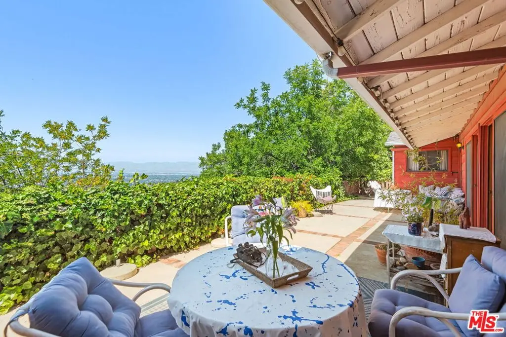 Single Family Residence for sale at 15739 Mulholland Place, Los Angeles, CA featuring 3 beds and 3 baths