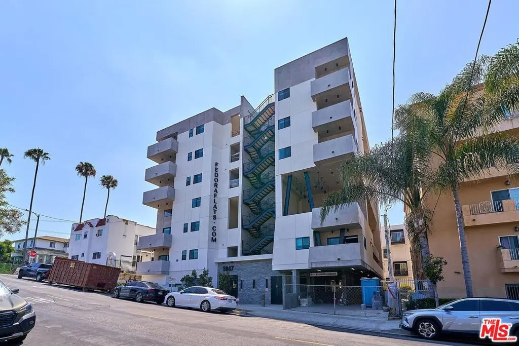 Residential Lease for rent at 1047 Fedora Street 602, Los Angeles, Los Angeles County, CA and 1 bath