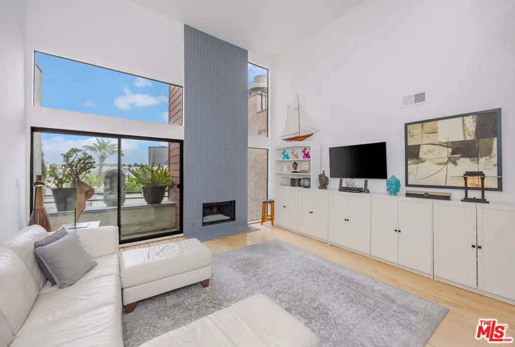 Condominium for sale at 11982 Kiowa Avenue 307, Los Angeles, CA featuring 2 beds and 3 baths