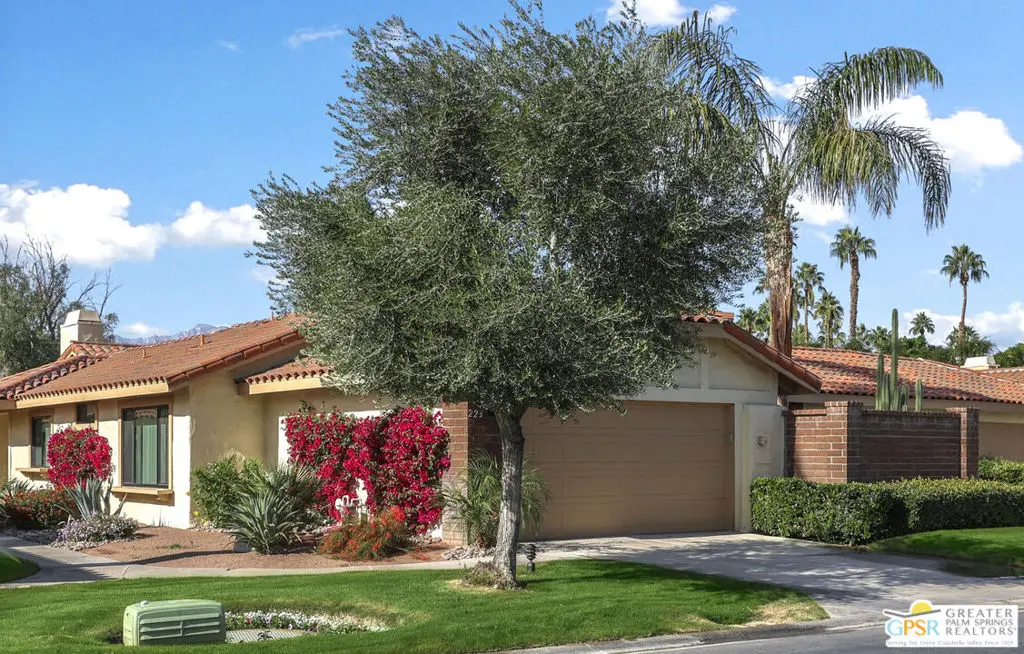 Residential Lease for rent at 223 SERENA Drive, Palm Desert, Riverside County, CA featuring 2 beds and 2 baths