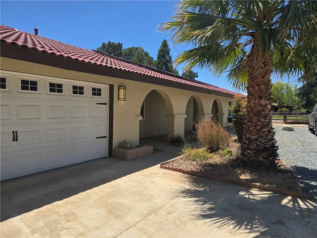 Triplex for rent at 7215 Lyons 3, Hesperia, CA featuring 3 beds and 2 baths