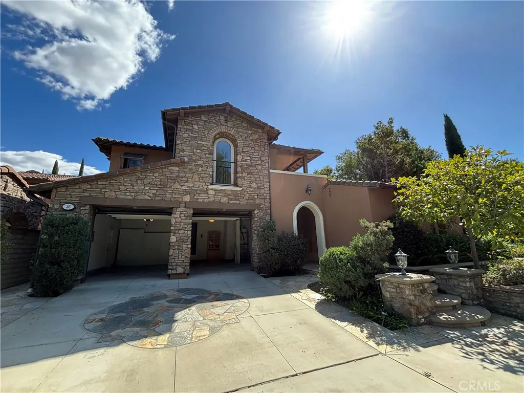 Single Family Residence for rent at 36 Grassland, Irvine, CA featuring 6 beds and 7 baths