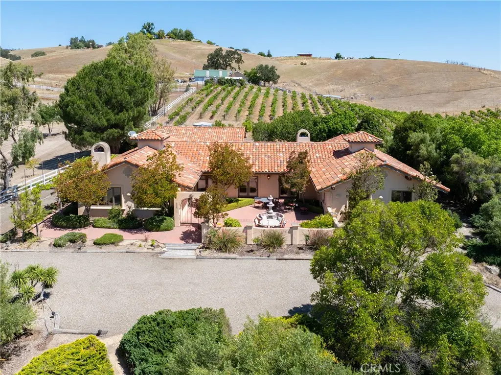 Single Family Residence for sale at 7568 Creston, Paso Robles, CA featuring 4 beds and 3 baths