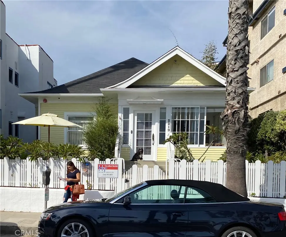 Residential Lease for rent at 2219 Ocean Avenue, Santa Monica, Los Angeles County, CA featuring 4 beds and 4 baths