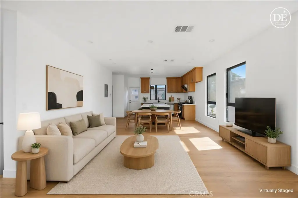 Residential Lease for rent at 10156 Regent, Los Angeles, Los Angeles County, CA featuring 3 beds and 4 baths